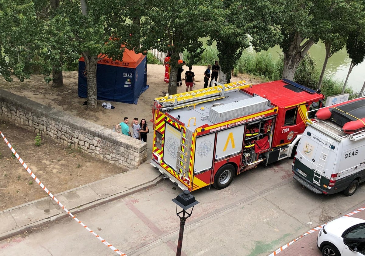 Efectivos en el rescate de la mujer en Tudela de Duero