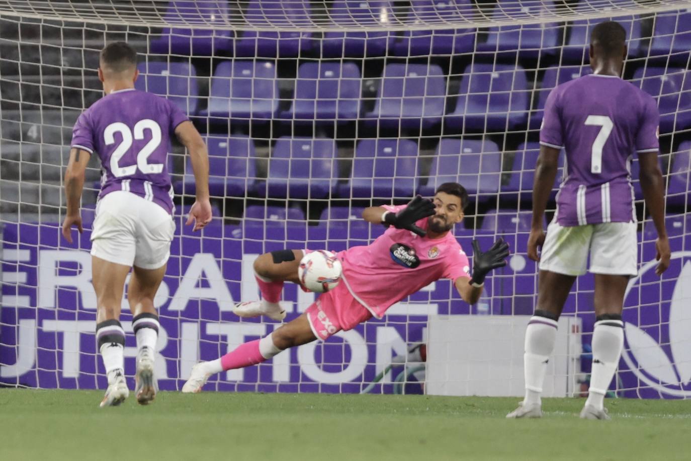 Las imágenes del amistoso en el José Zorrilla entre el Real Valladolid y el Pau Fútbol Club