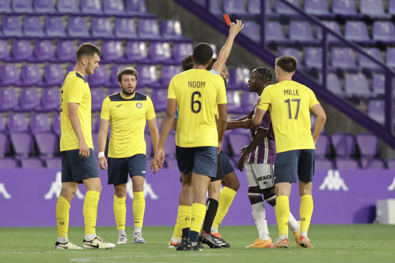 Las imágenes del amistoso en el José Zorrilla entre el Real Valladolid y el Pau Fútbol Club