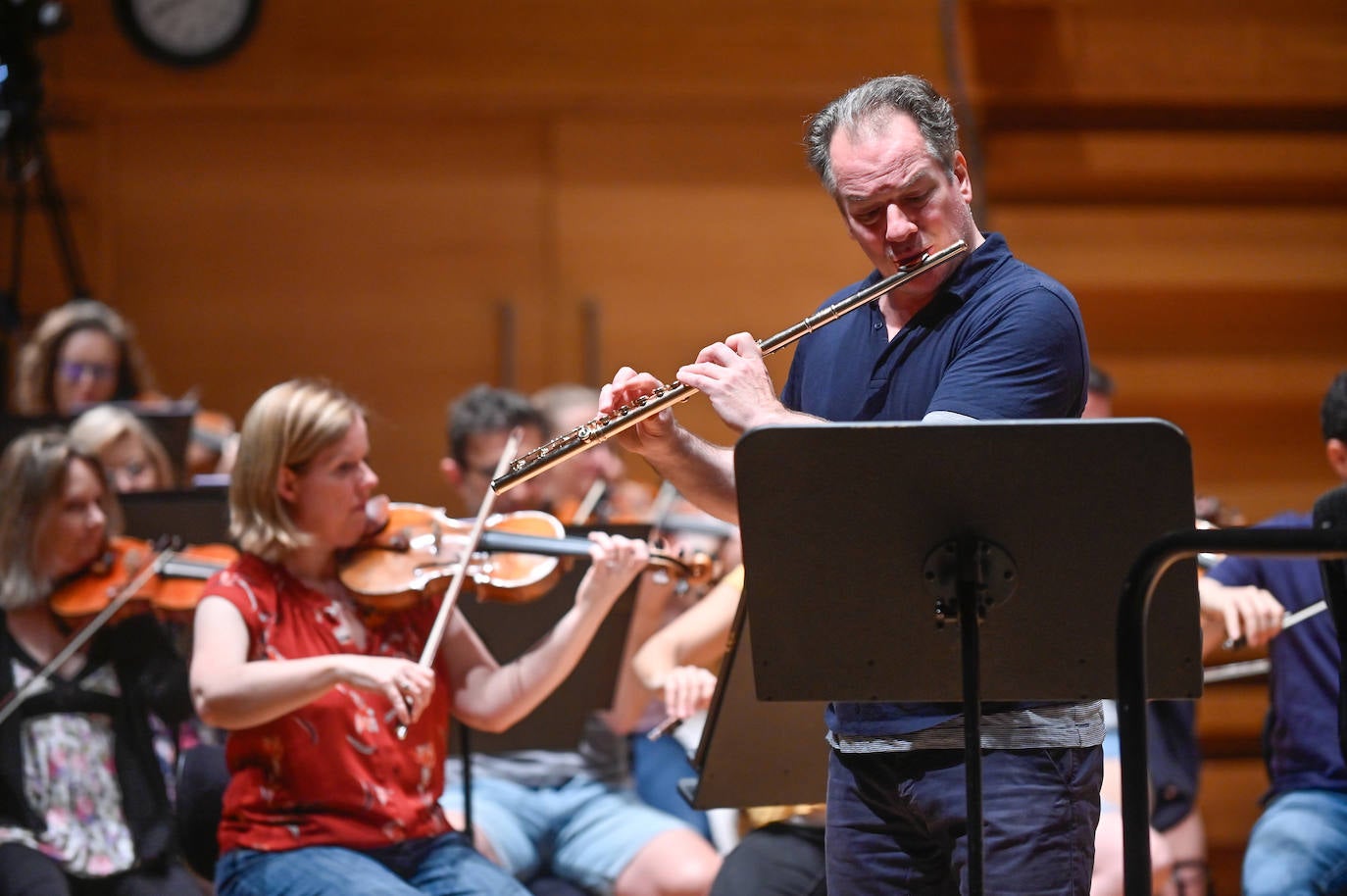 Emmanuel Pahud, en un ensayo con la OSCyL la pasada primavera.