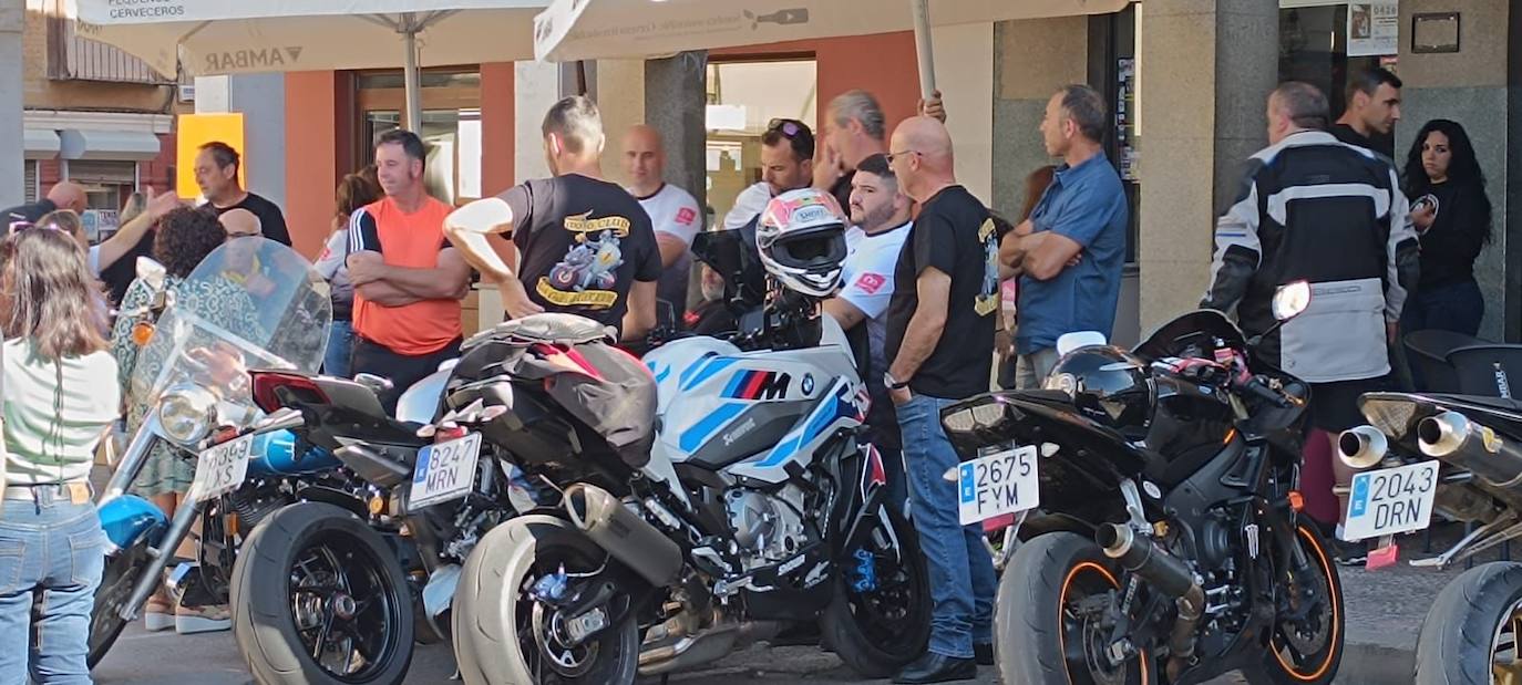 Un centenar de motos rugen en Saldaña