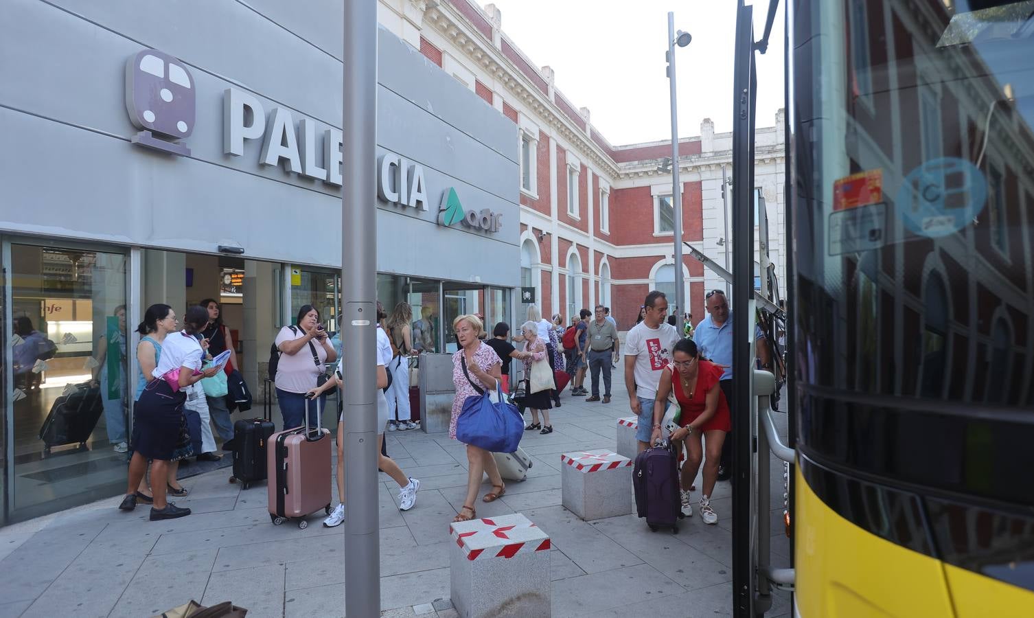 Renfe inicia los traslados en bus a Cantabria por las obras del AVE