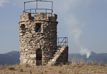La torre próxima al incendio de Guadarrama está sin vigilancia