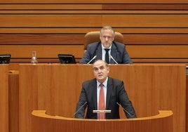 El procurador del común, Tomás Quintana, en su intervención en las Cortes el pasado mes de mayo.