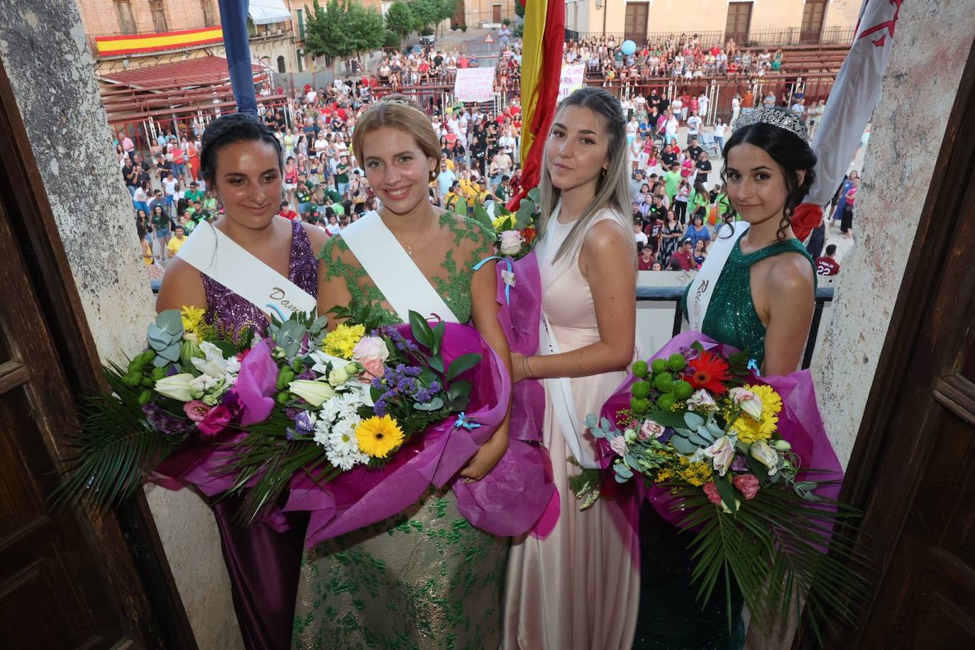 De izquierda a derecha, María Aguado, Paula Izurrategui, Patricia Montes y la reina, Sara Alonso.