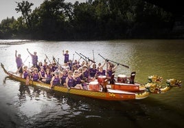 Las integrantes de Vallkirias Pisuerga, durante un entrenamiento en el río.