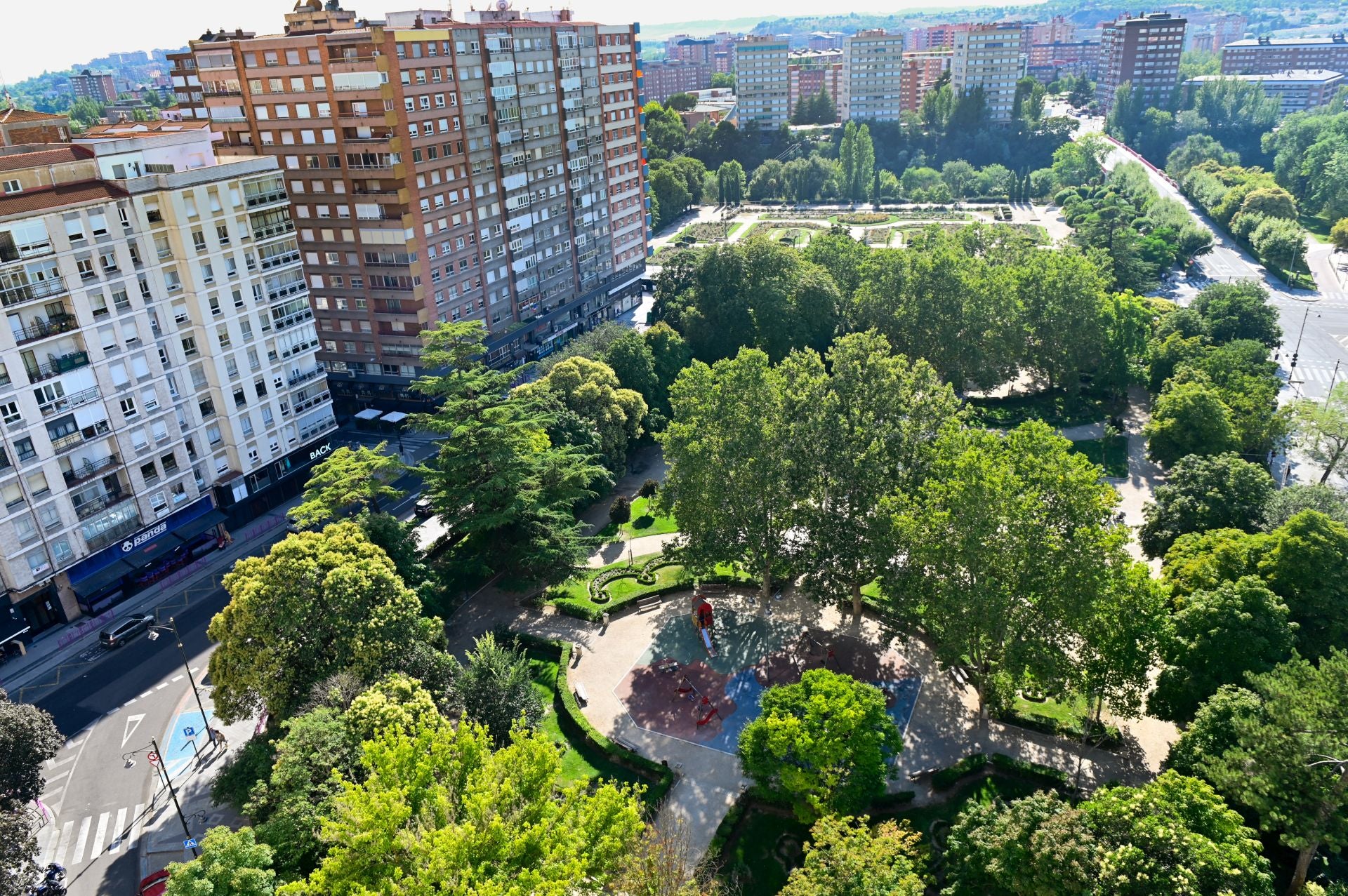 La plaza de Poniente de Valladolid, en imágenes