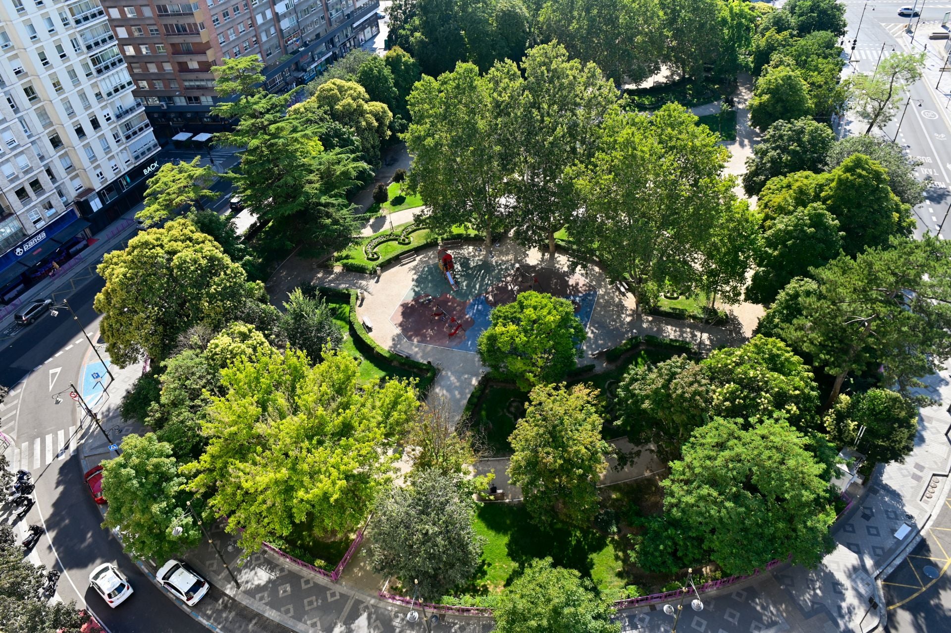 La plaza de Poniente de Valladolid, en imágenes