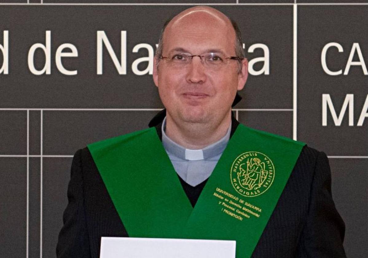 Roberto García, durante su graduación en el Máster de Derecho Matrimonial y Procesal Canónico de la Universidad de Navarra.