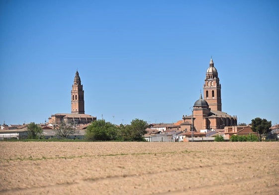 Torres de las Iglesias de Santa María y San Pedro de Alaejos.