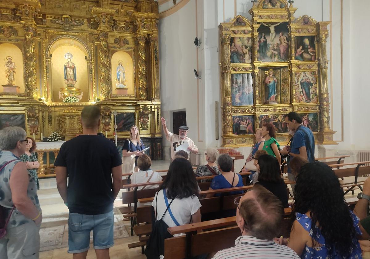 Un momento de la visita a la iglesia del convento de La Concepción.