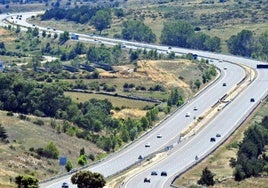 Tramo de la AP-6 a su paso por la provincia de Segovia.