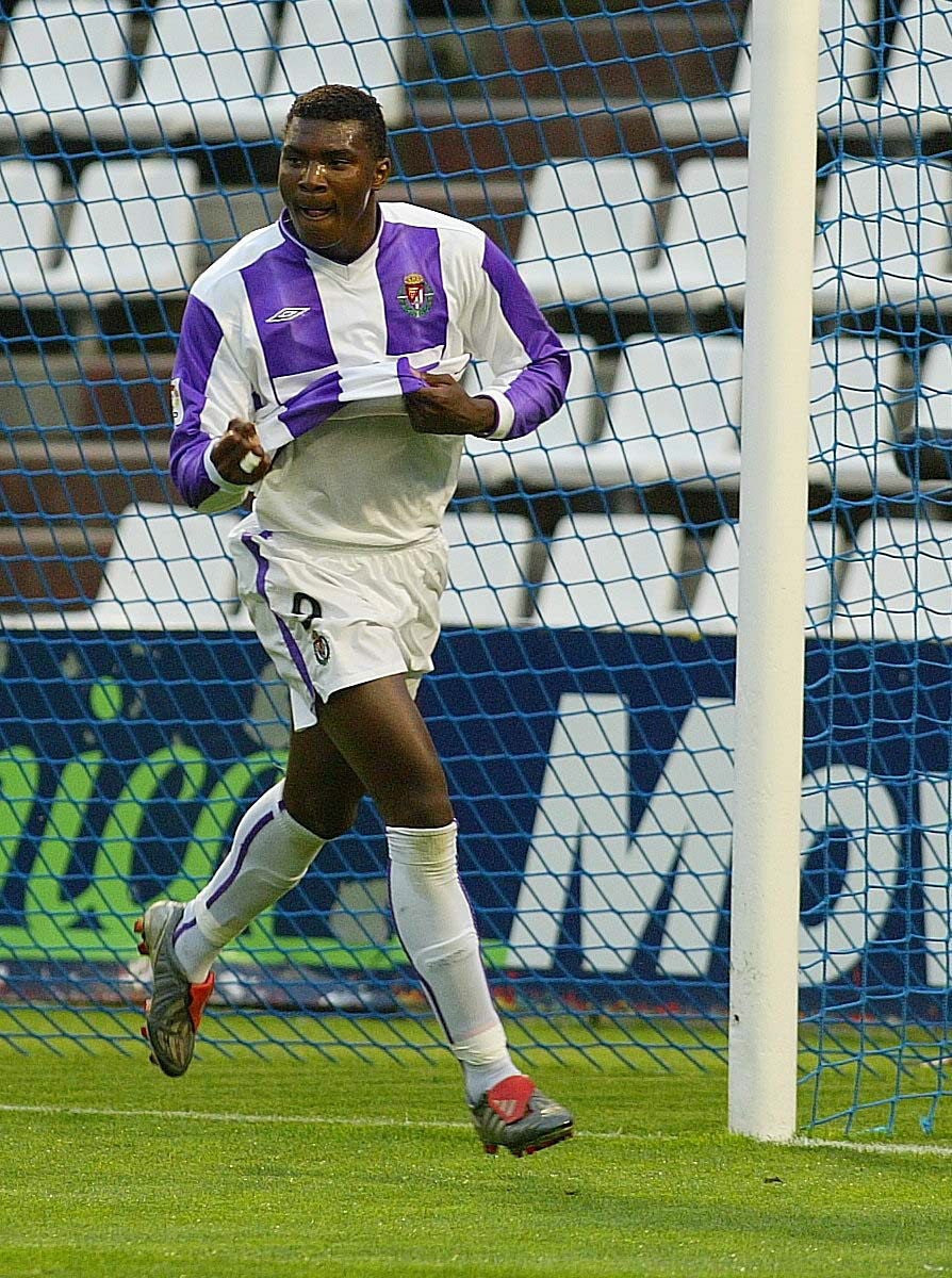 Makukula celebra un gol ante el Albacete, en la temporada 2002-2003.