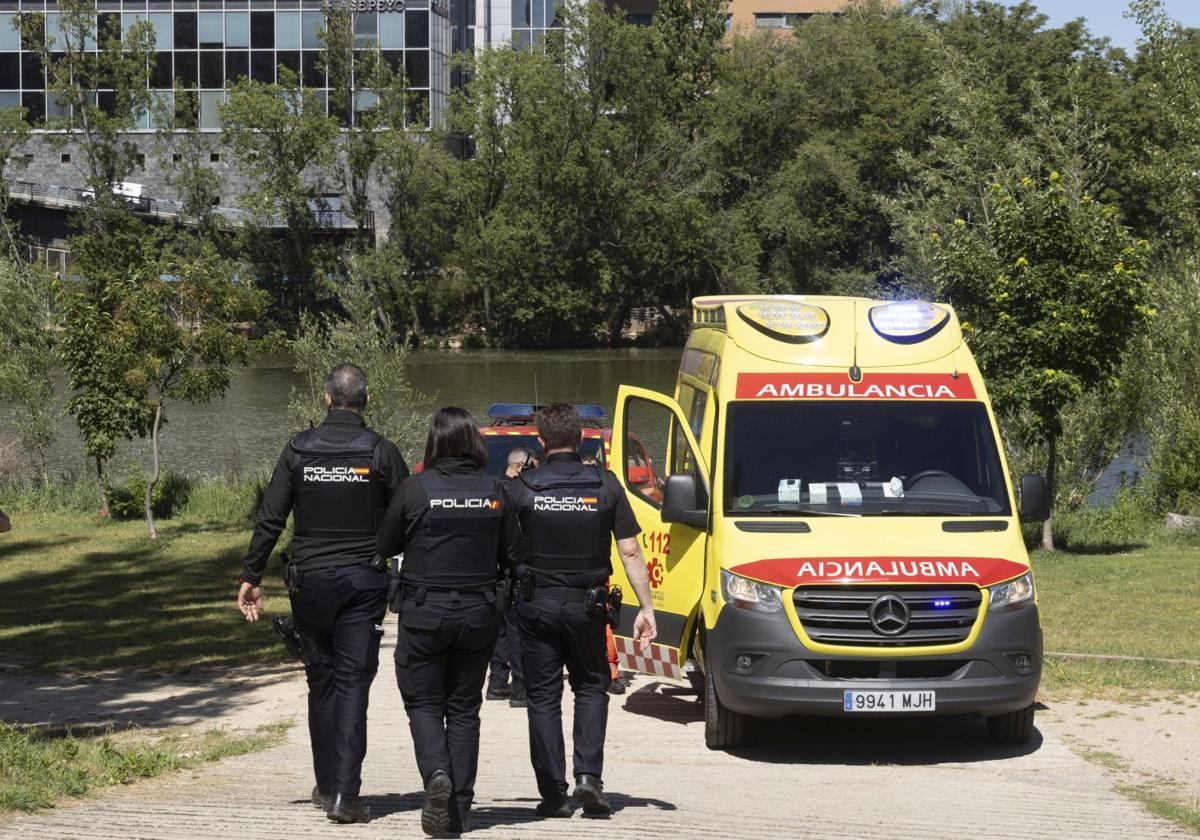 Imagen de archivo de los Servicios de Emergencia y la Policia Nacional durante un rescate.