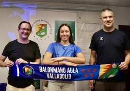 Miguel Ángel Peñas y Salva Puig, junto con la jugadora Nerea Patiño, en la presentación de la nueva campaña de abonados.