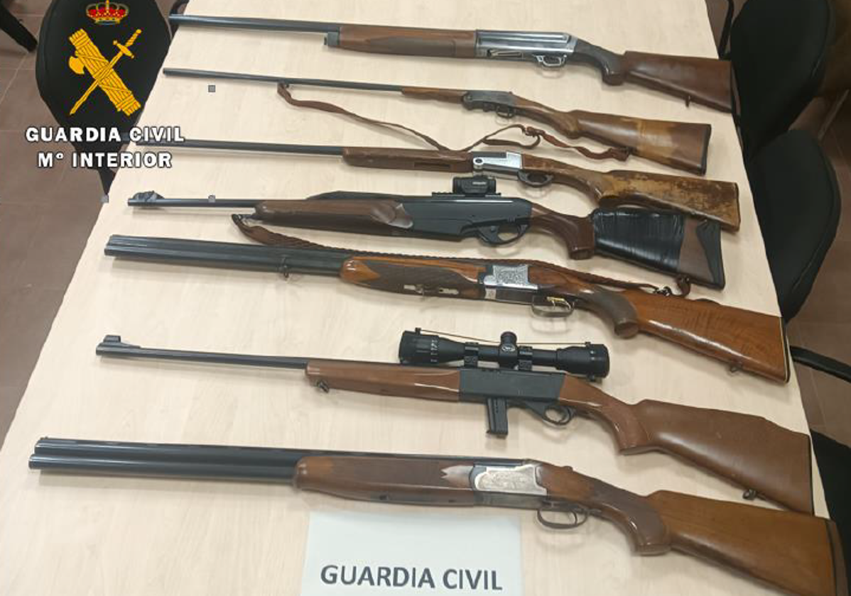 Armas intervenidas por la Guardia Civil.