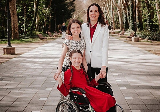 Isabel Plantinet, su hermana Carolina y su madre Laura Rivera Casares en el Campo Grande