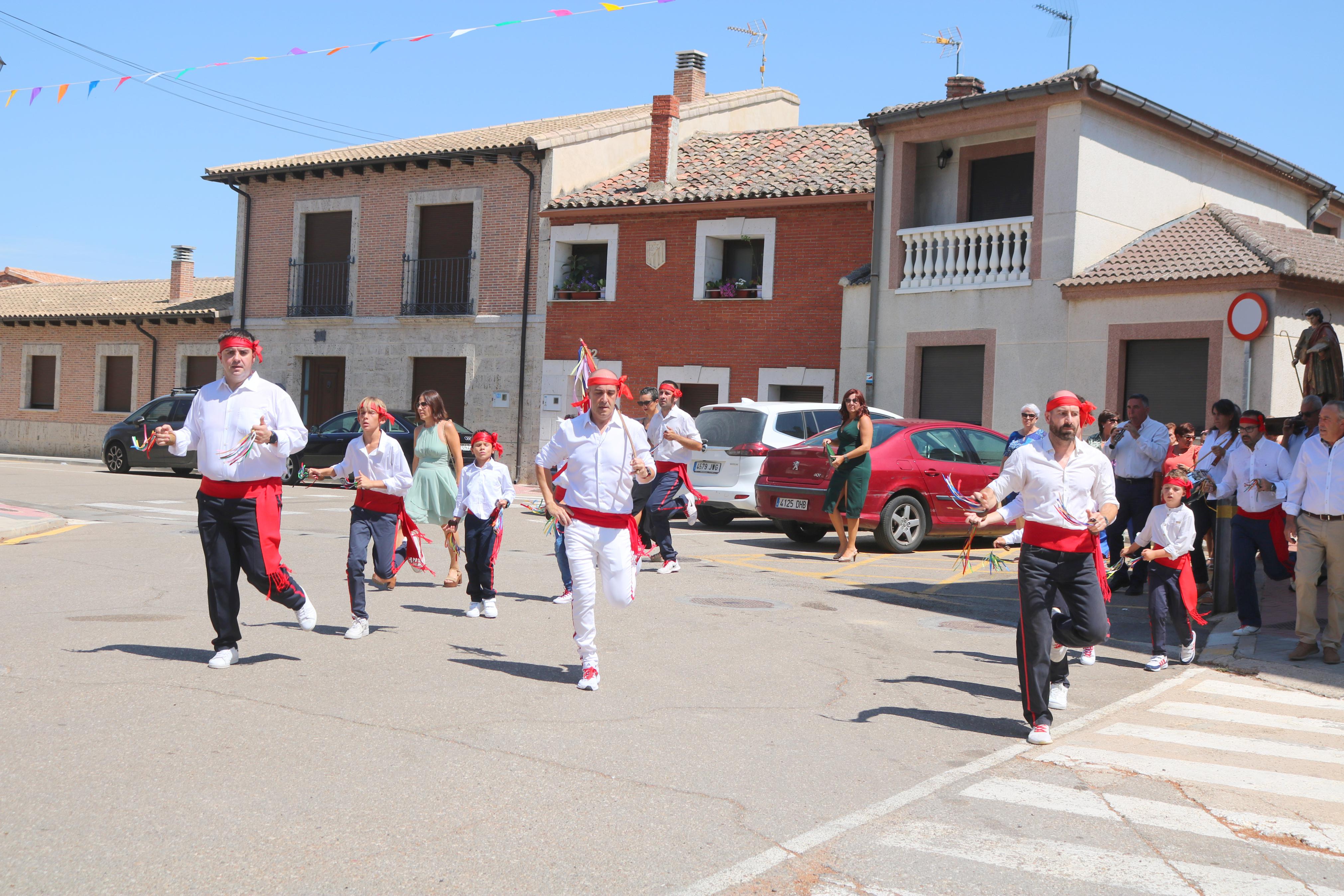 Danzas y vivas en honor a San Mamés