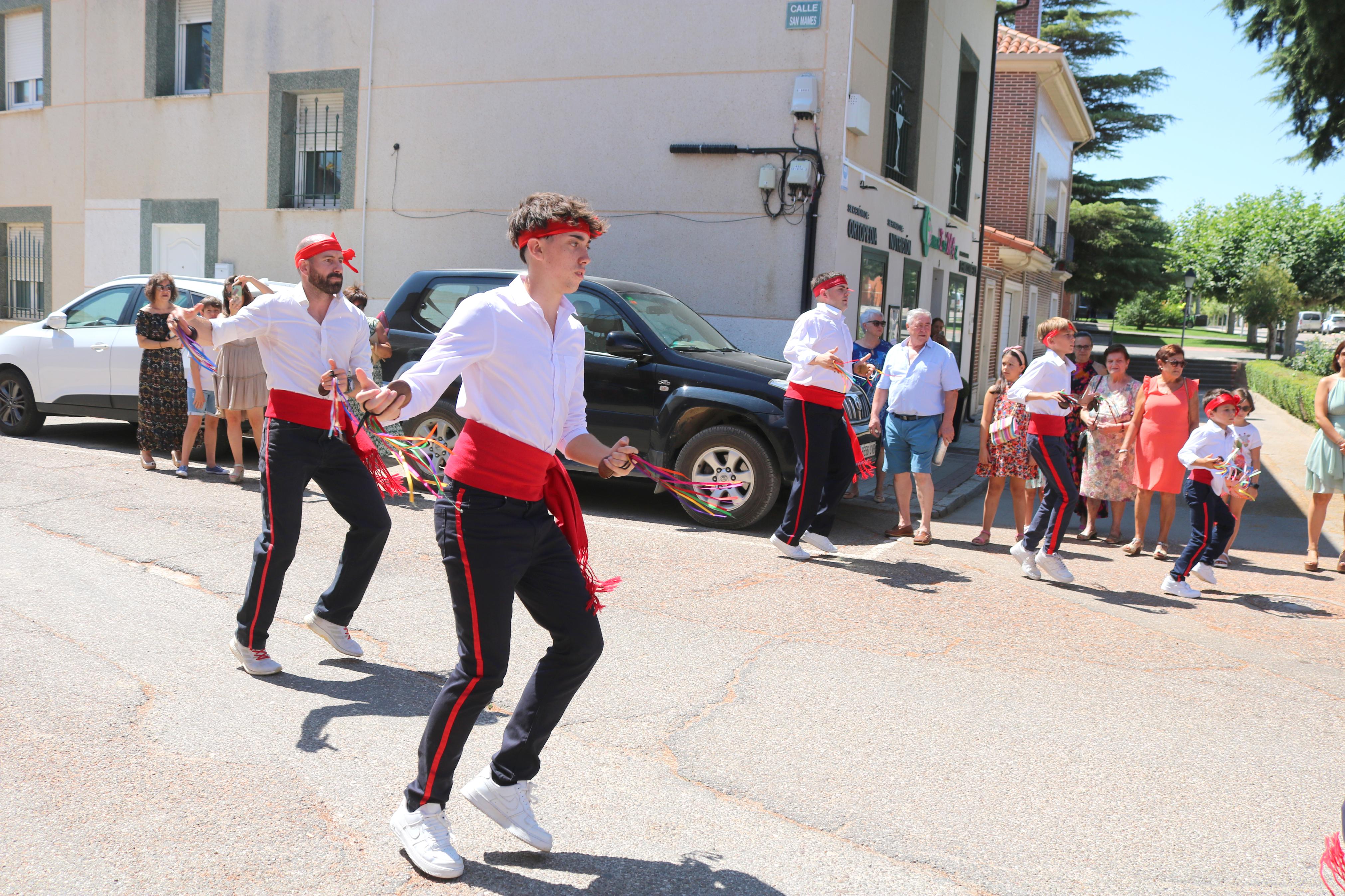 Danzas y vivas en honor a San Mamés