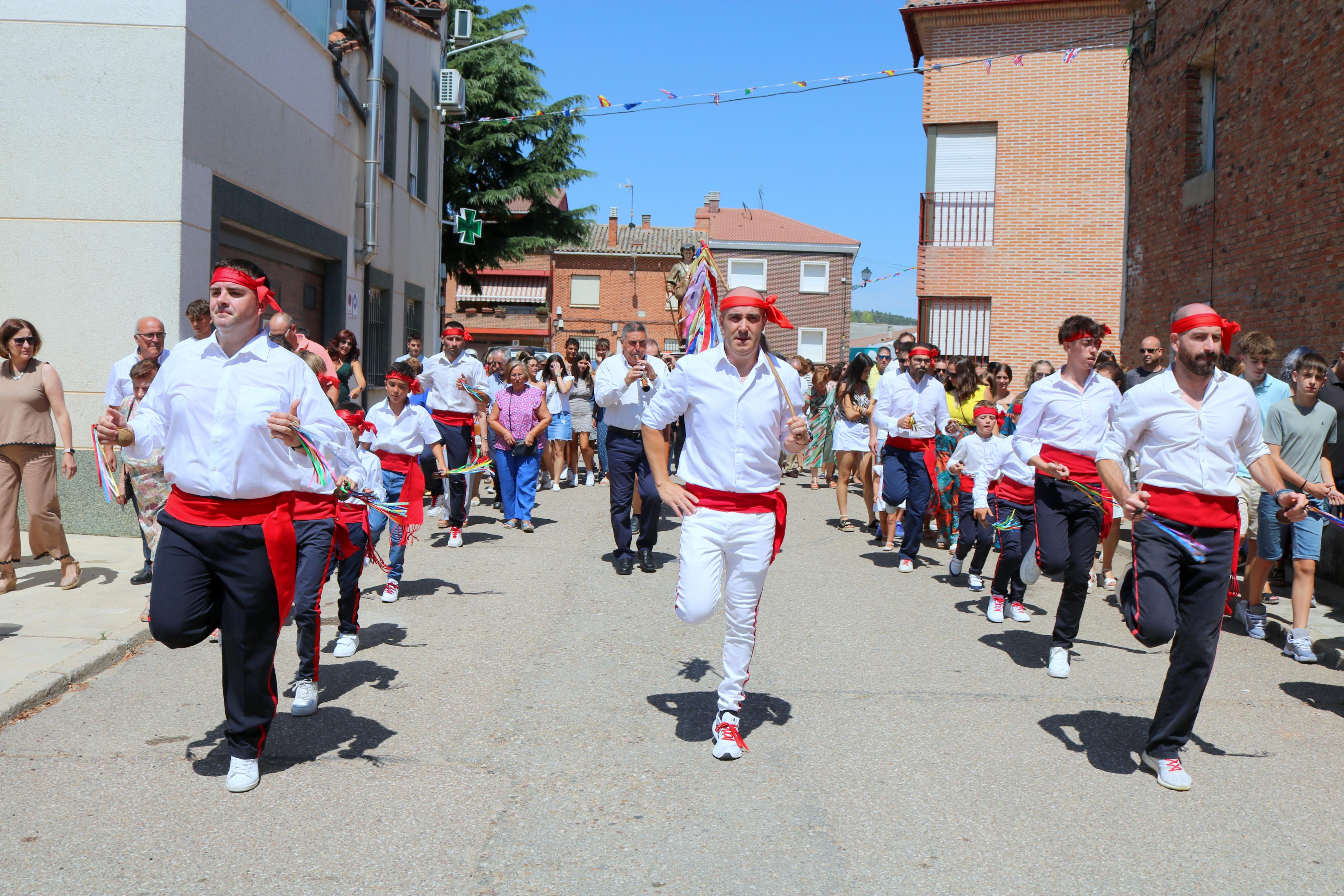 Danzas y vivas en honor a San Mamés