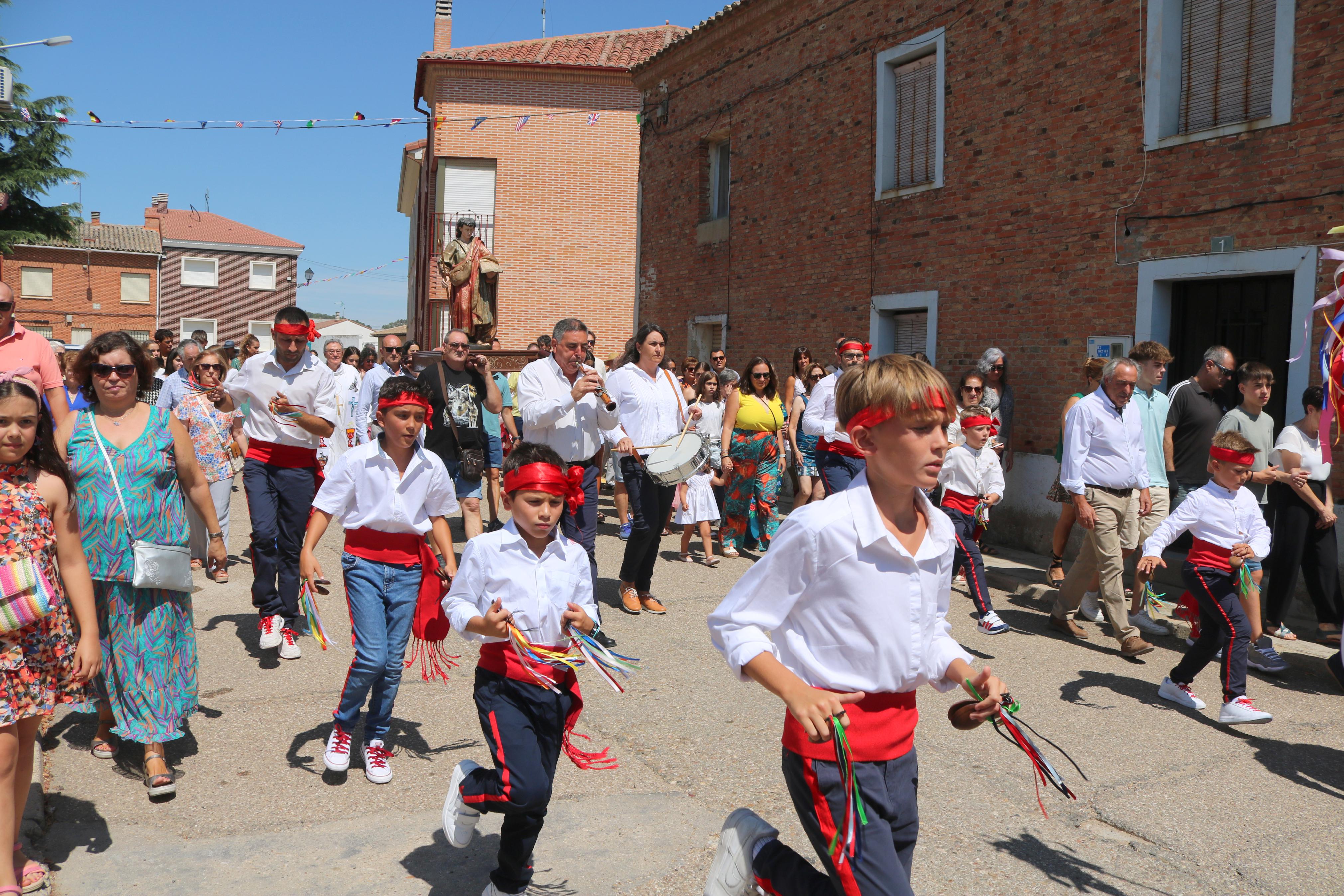 Danzas y vivas en honor a San Mamés