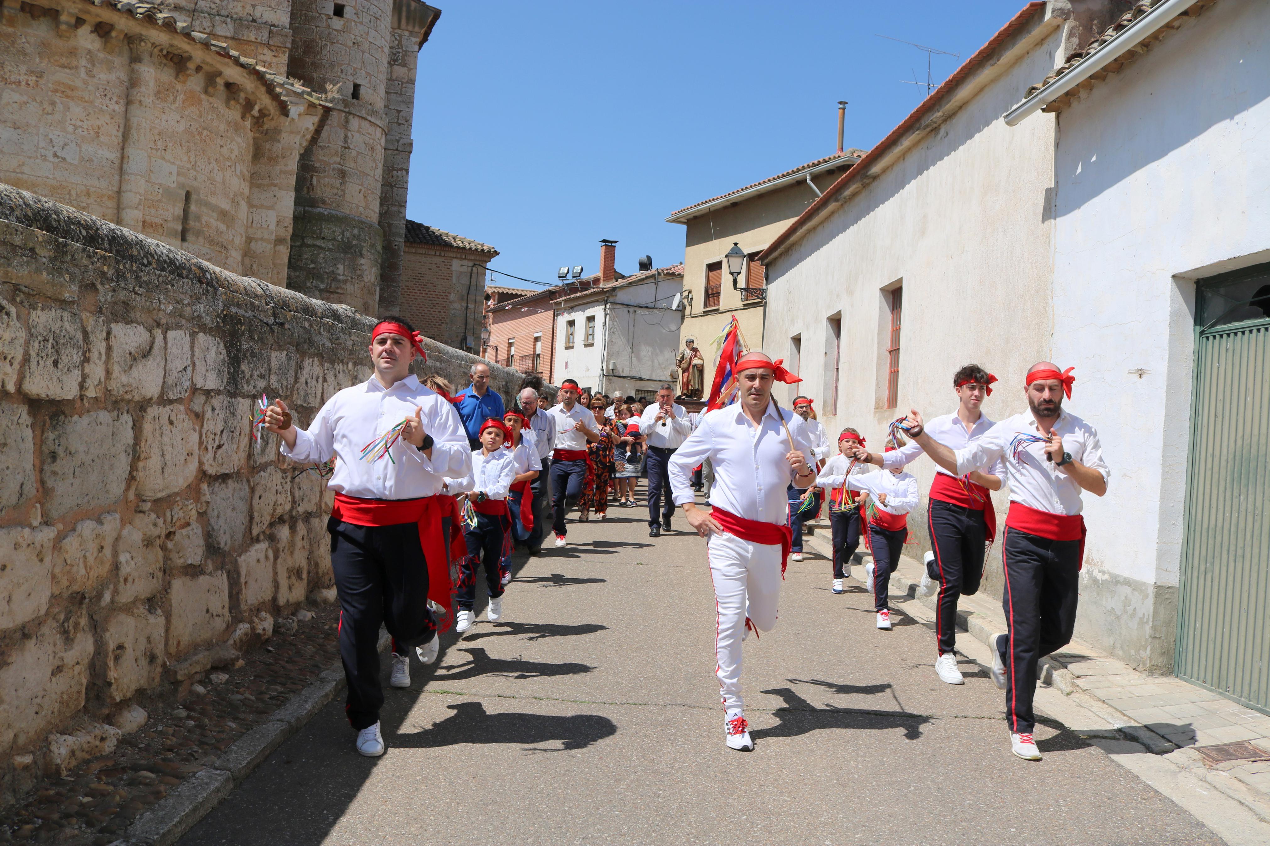 Danzas y vivas en honor a San Mamés