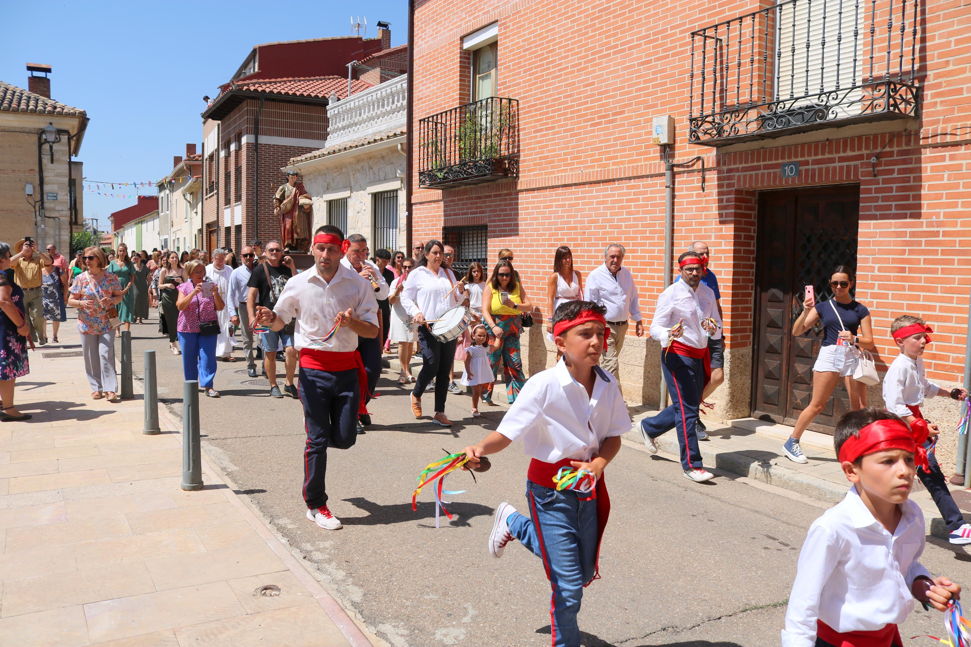 Danzas y vivas en honor a San Mamés