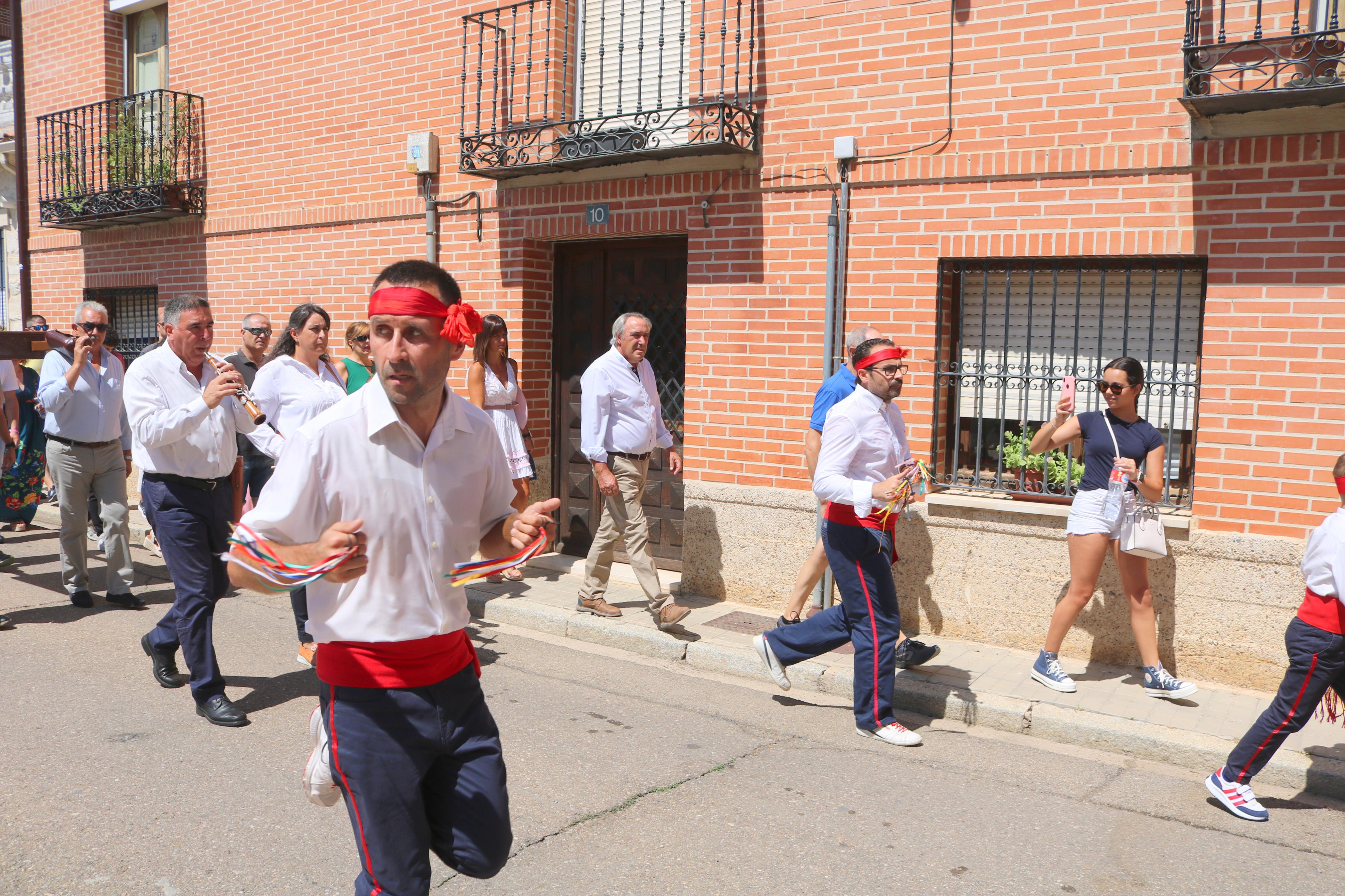 Danzas y vivas en honor a San Mamés