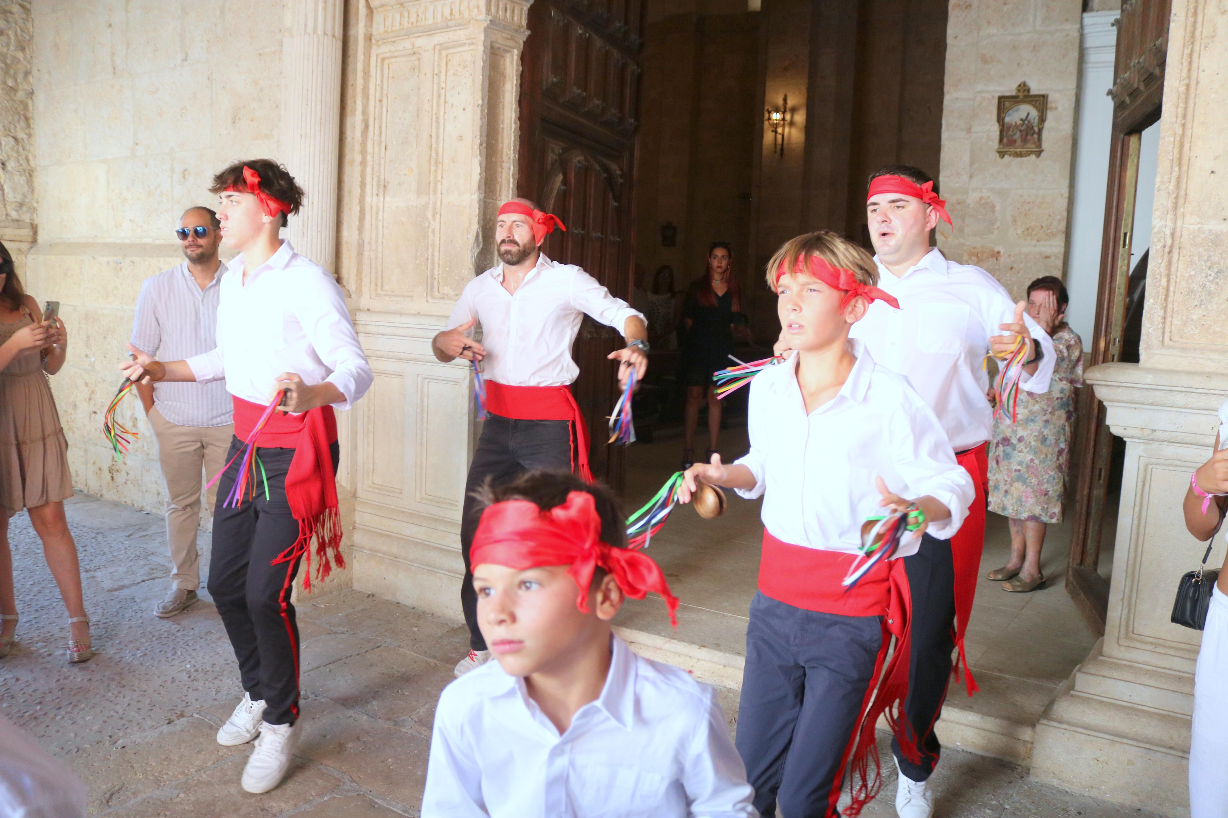 Danzas y vivas en honor a San Mamés