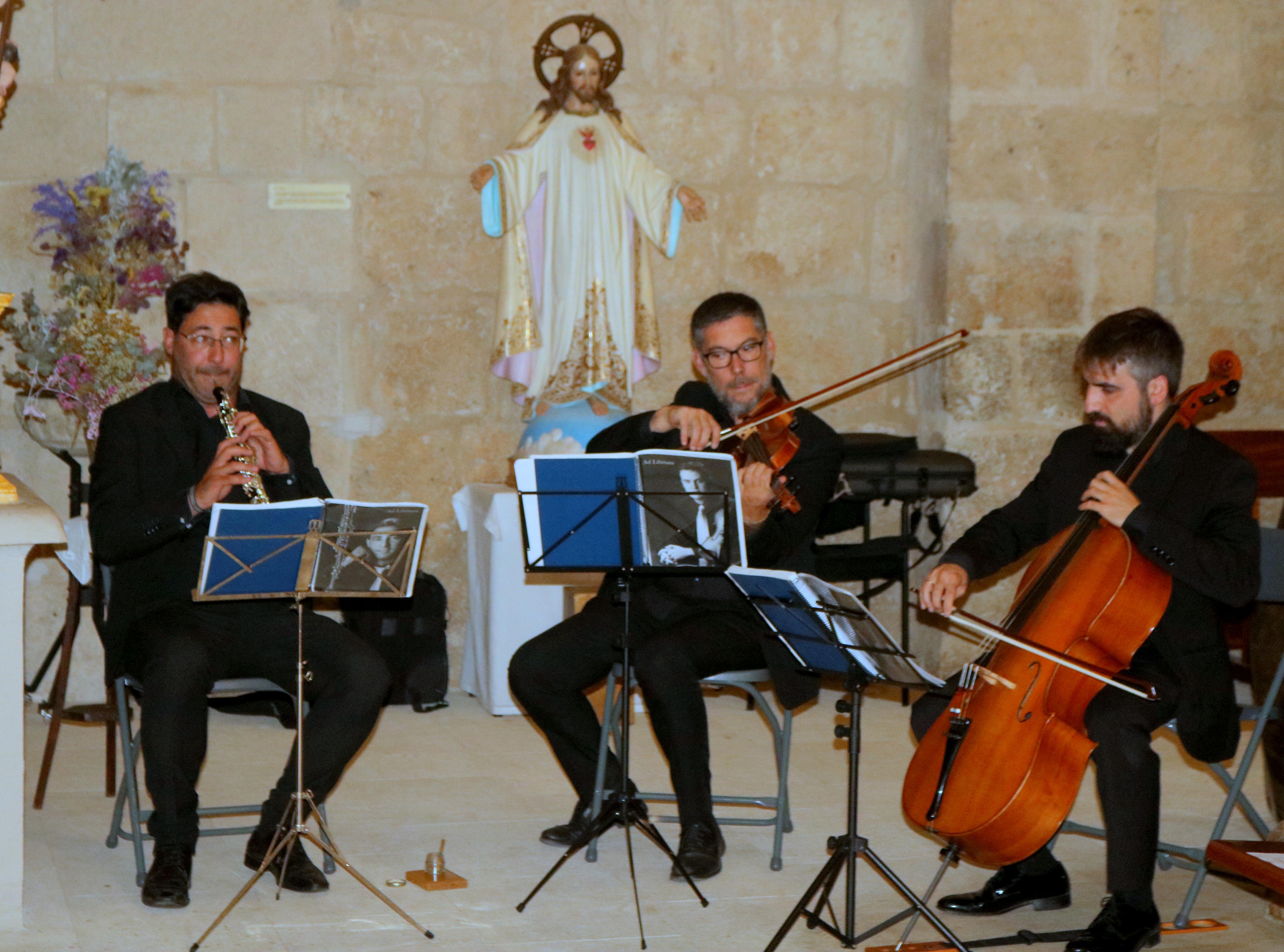 Danzas y vivas en honor a San Mamés