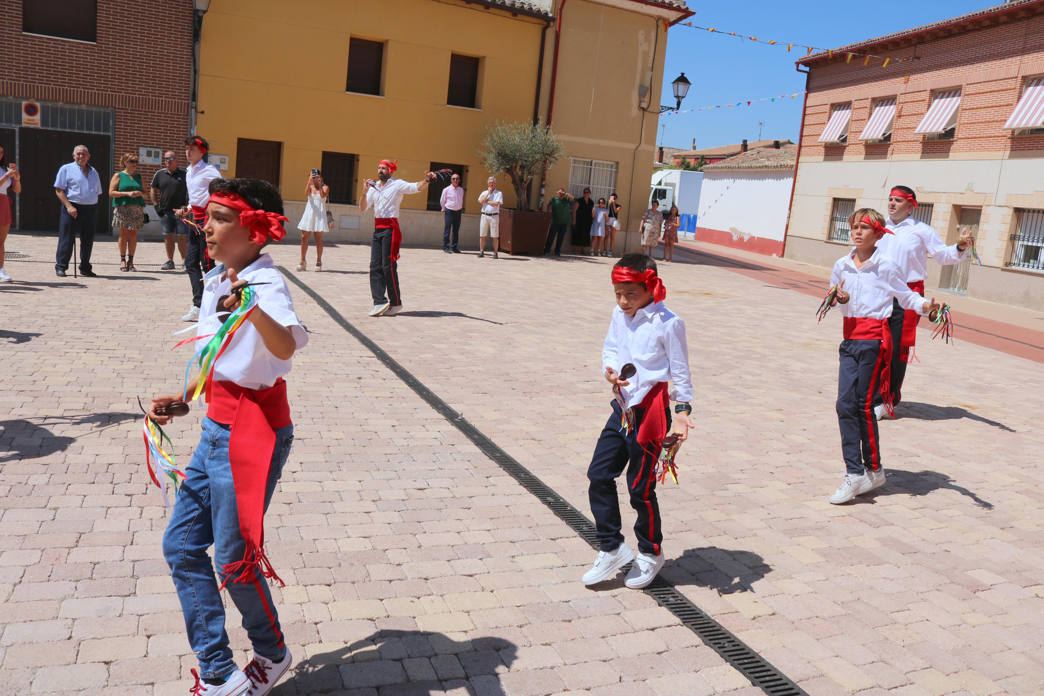 Danzas y vivas en honor a San Mamés