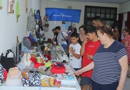 Mercadillo solidario de Manos Unidas en Palenzuela.