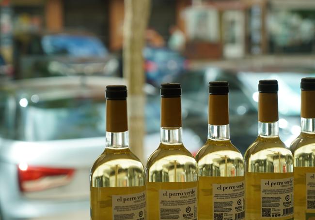 Botellas de vino en la vinoteca 'El buen gusto vinos' de Valladolid.