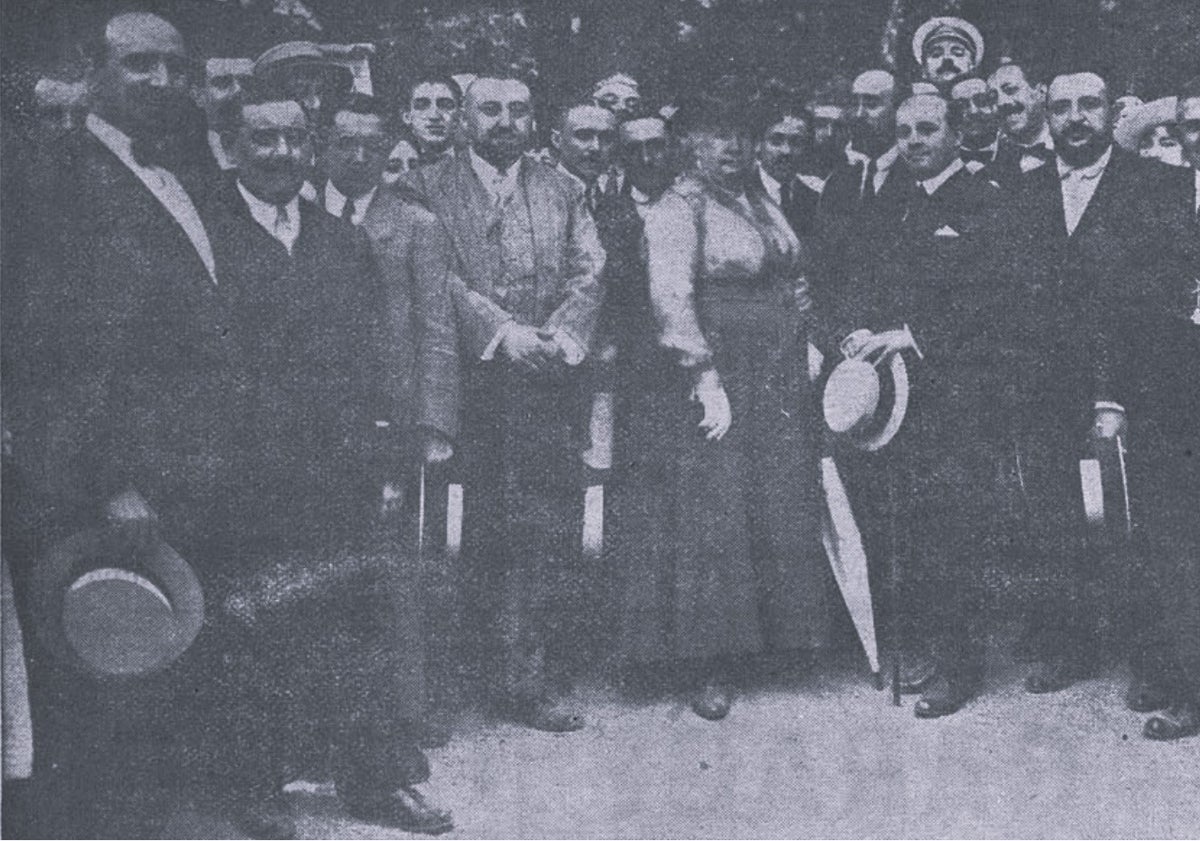 Imagen principal - Arriba, miembros de la Peña Castellana con la infanta Isabel en la Granja de San Ildefonso en 1916. Abajo, su segundo local, en Fuente Dorada, y Ángel Chamorro, fundador y presidente en 1918.