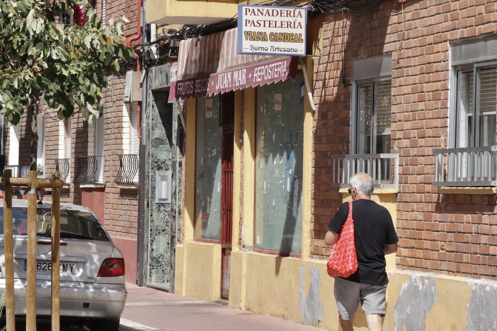 Un local okupado junto al número 9 de la calle Aaiún.