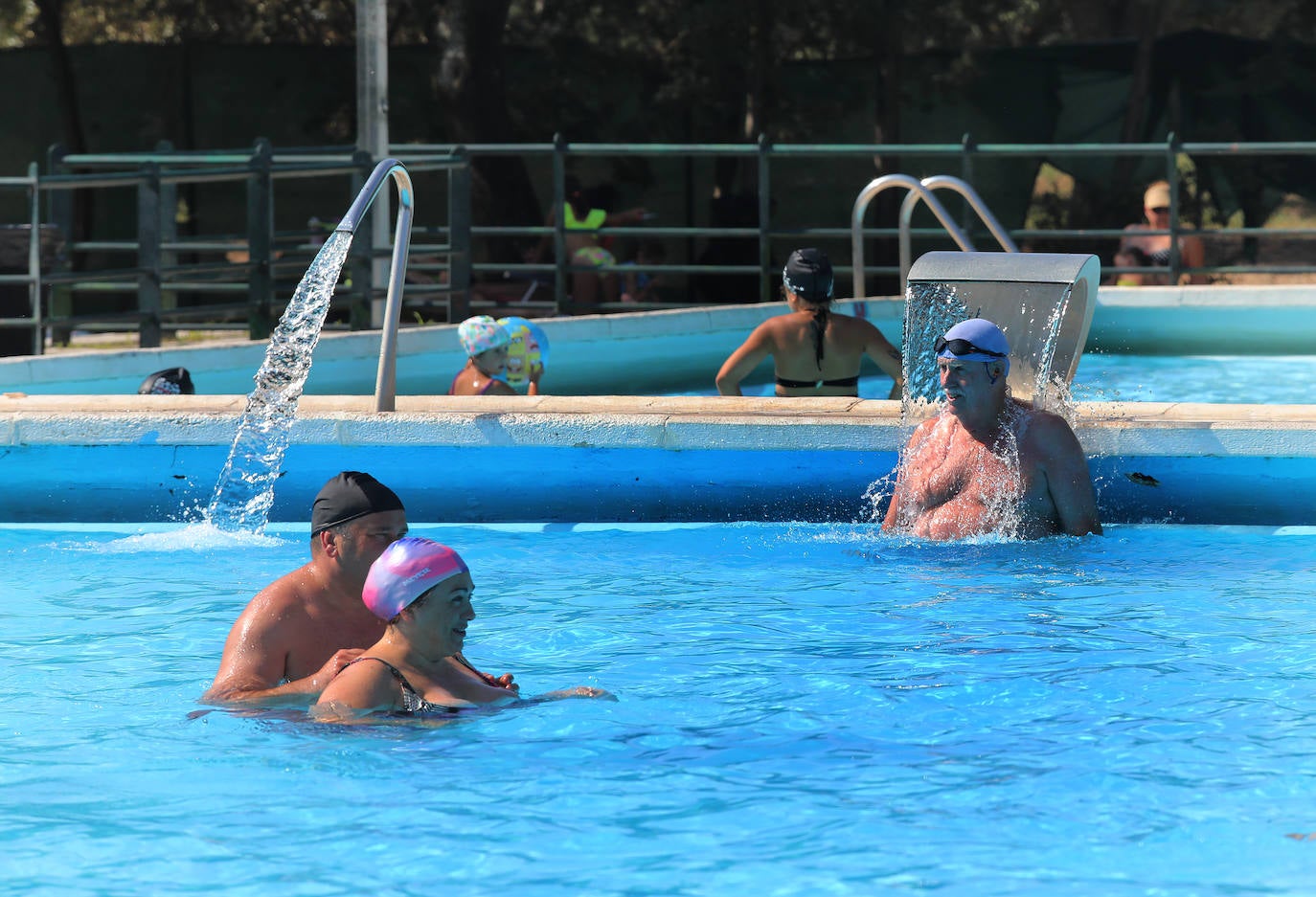 La ola de calor abarrota las piscinas de Palencia