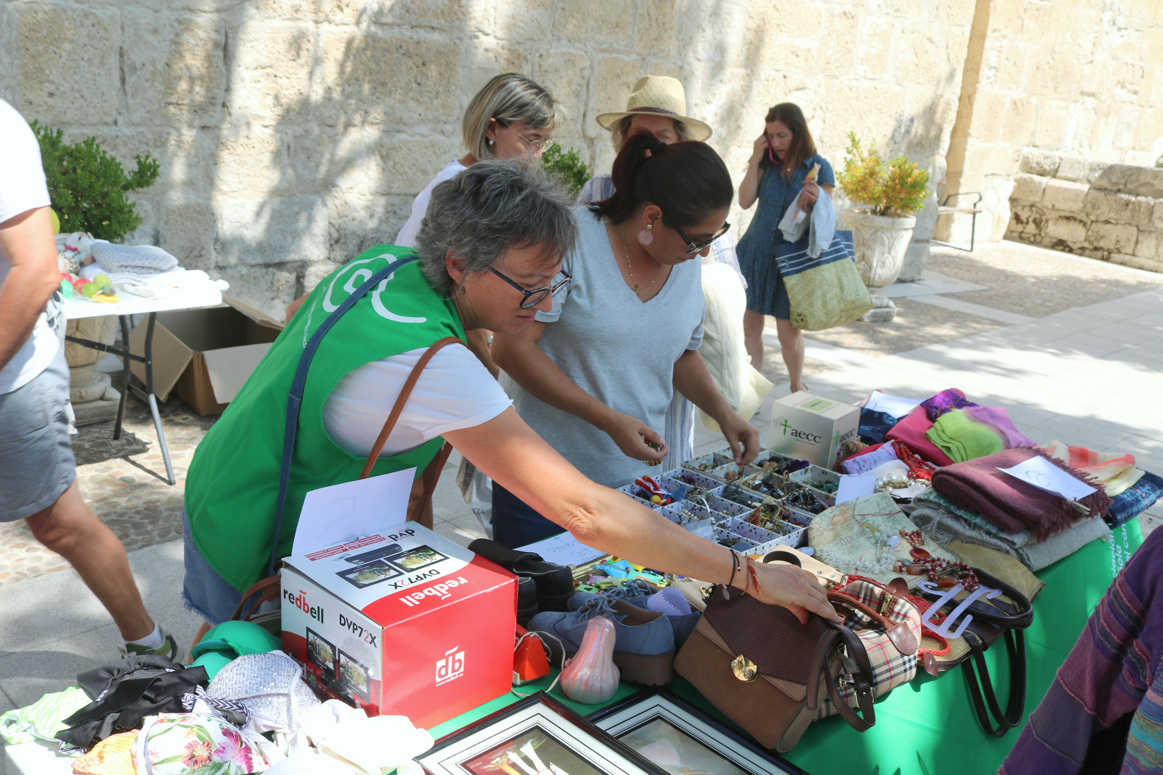 Mercado Solidario de Segunda Mano en Antigüedad