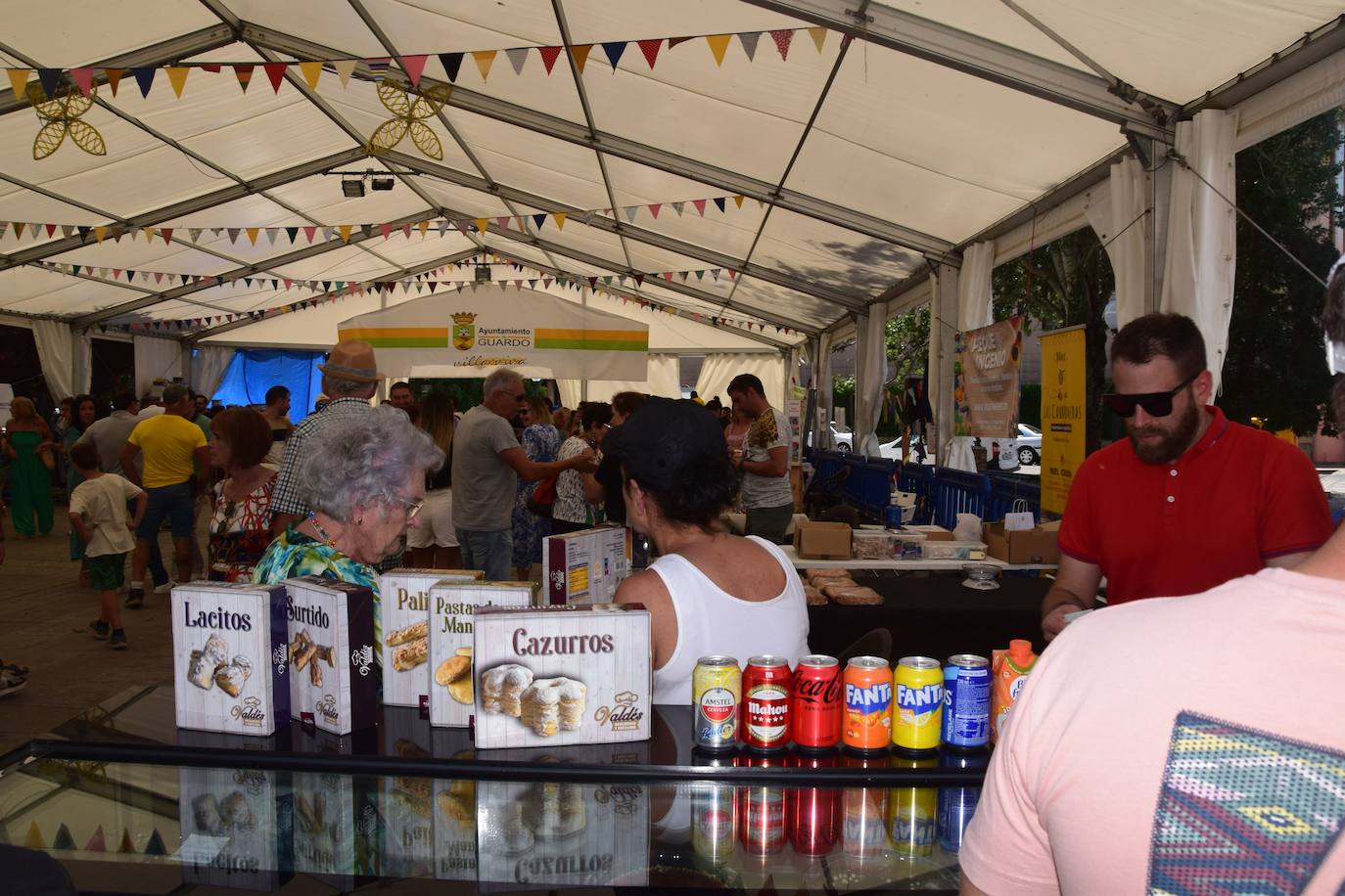 Gran afluencia de asistentes en la Feria del Comercio en Guardo