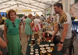 Uno de los puestos de la Feria del Comercio.