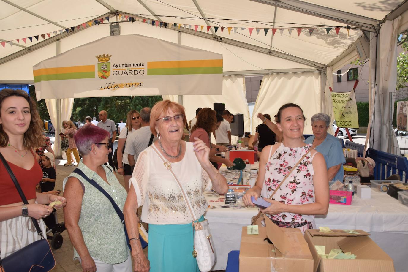 Gran afluencia de asistentes en la Feria del Comercio en Guardo