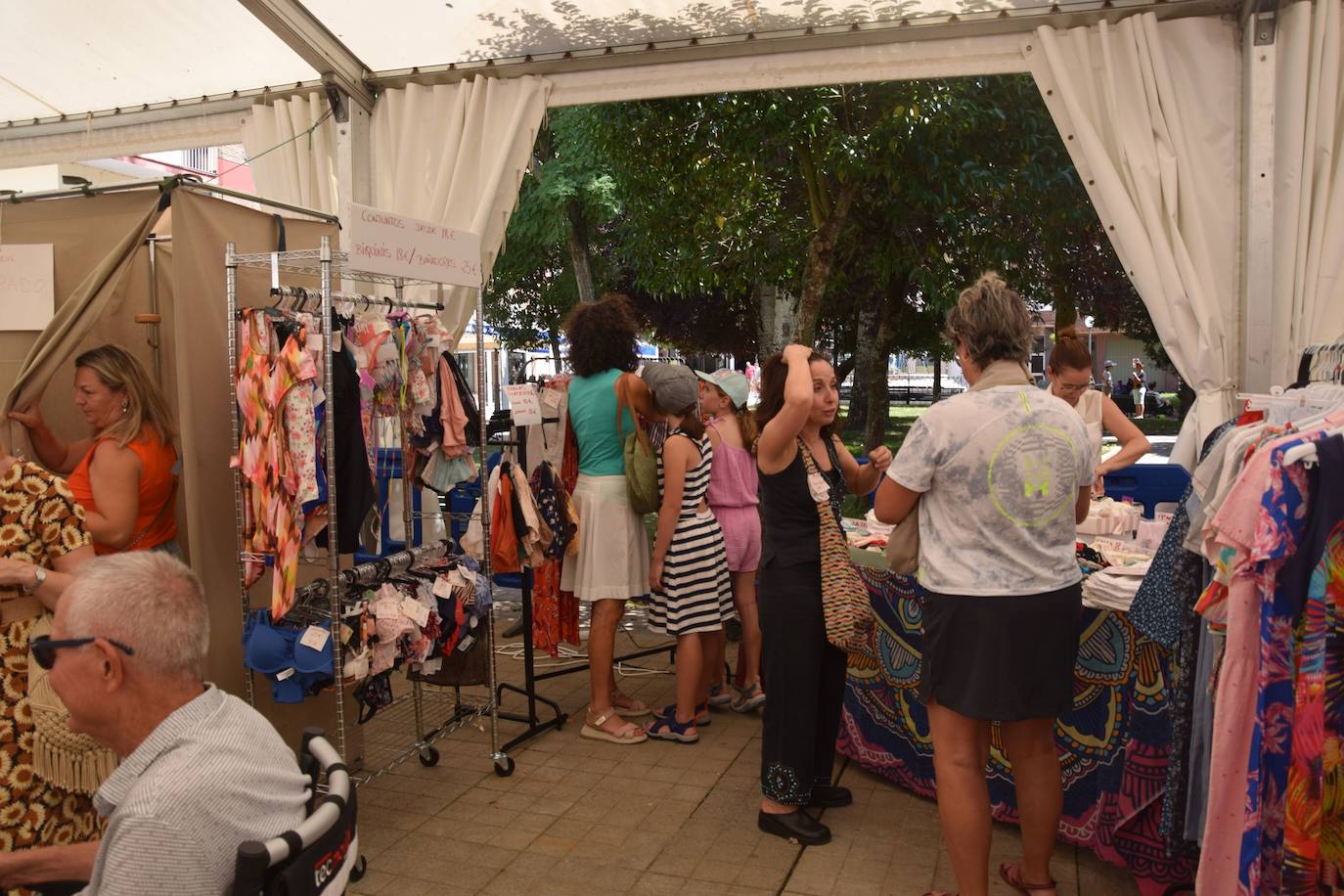 Gran afluencia de asistentes en la Feria del Comercio en Guardo