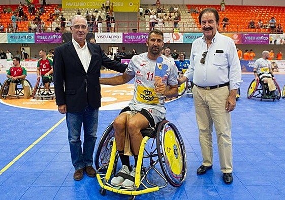 Óscar Perales con la selección en Viseu