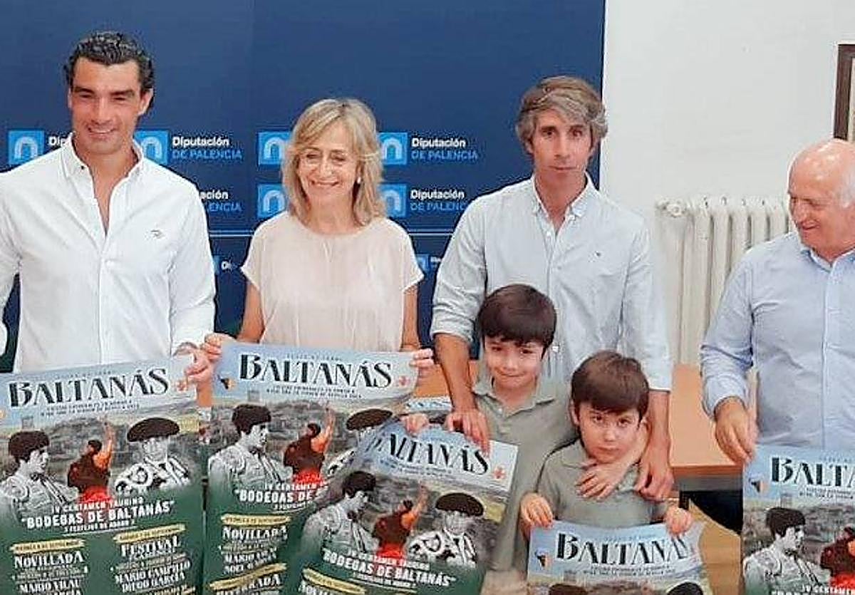 Mario Campillo y Carlos Carrillo, con los diputados María José de la Fuente y Urbano Alonso.