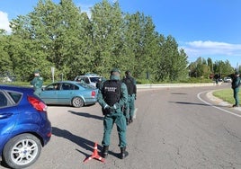 La Guardia Civil, en un control de carretera en la provincia, en una imagen de archivo.