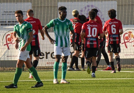 Los jugadores del Laguna celebran uno de los tantos.