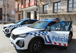 Los dos nuevos Peugeot 2008 que se suman a la flota de vehículos de la Policía Local