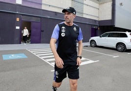 Paulo Pezzolano a la salida del entrenamiento