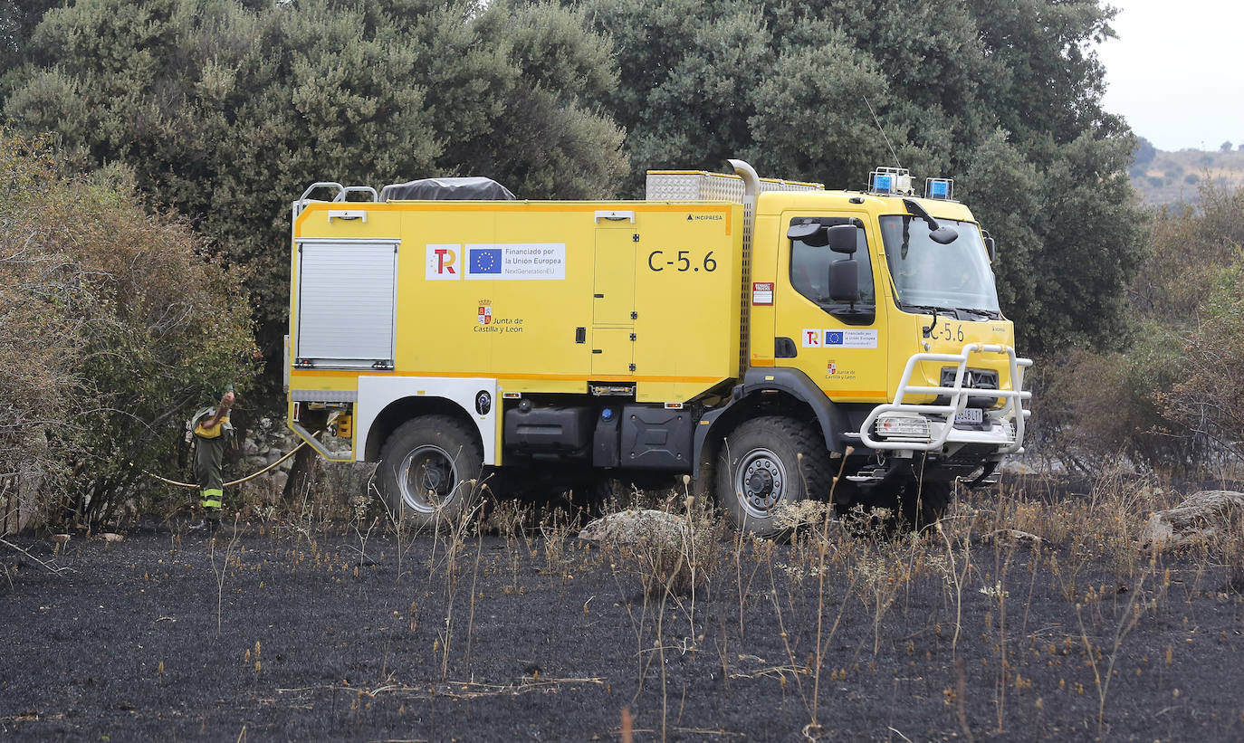 El control del incendio de Navas de San Antonio, en imágenes