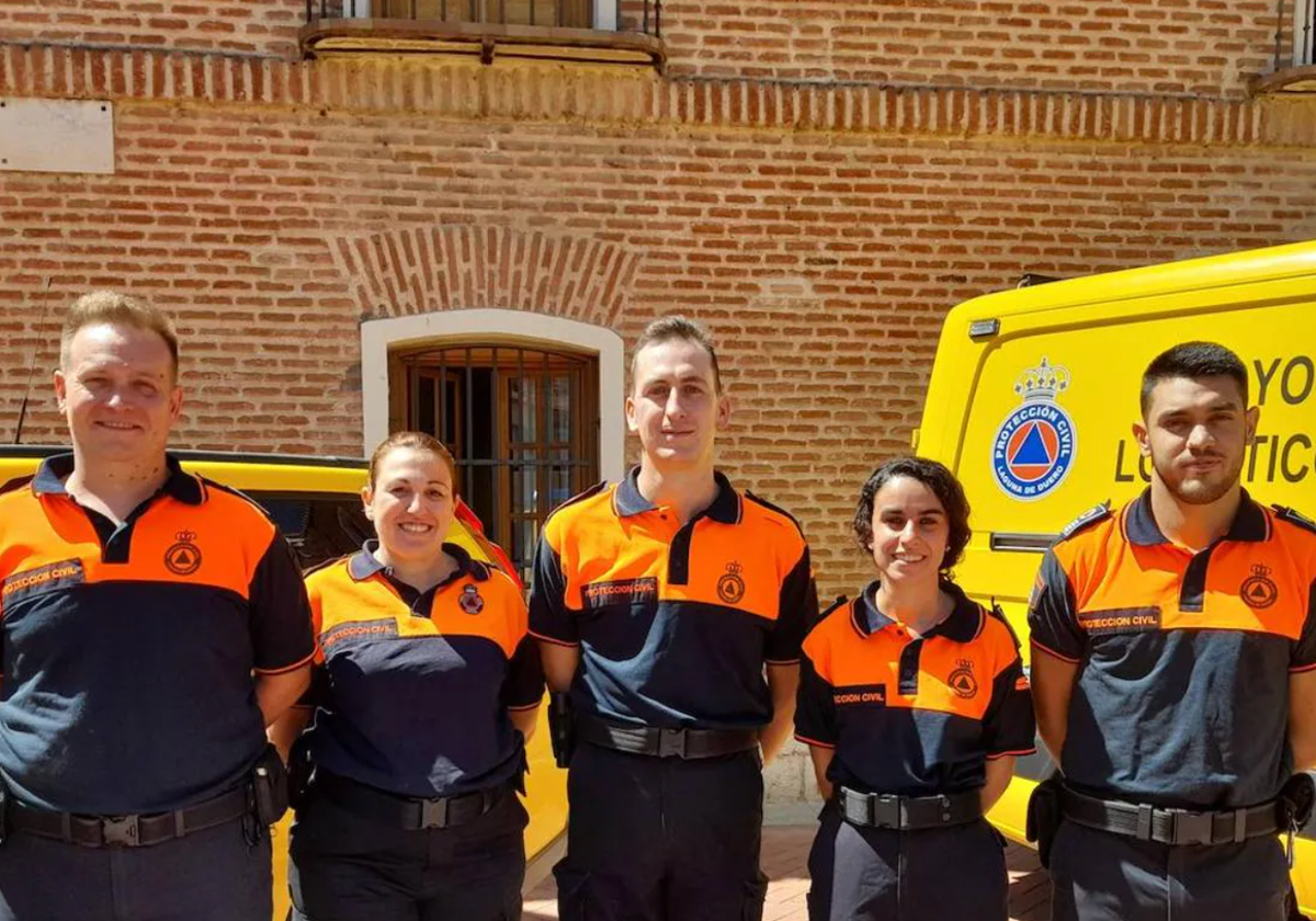 Exvoluntarios de Protección Civil y Jorge García, en el medio, excoordinador de la agrupación.