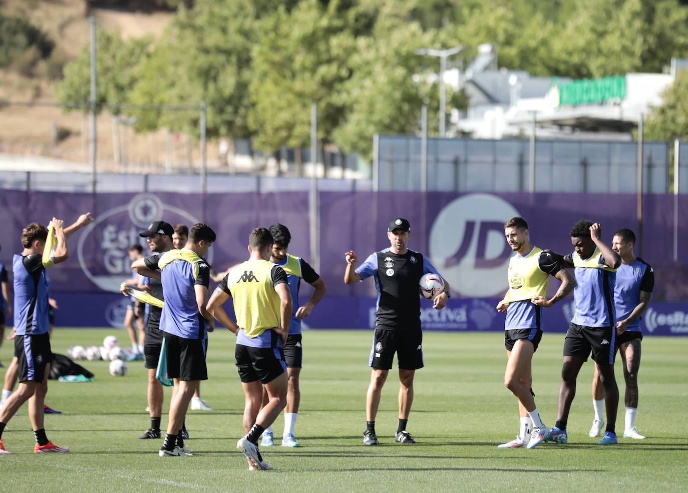 El entrenamiento a puerta abierta del Real Valladolid, en imágenes